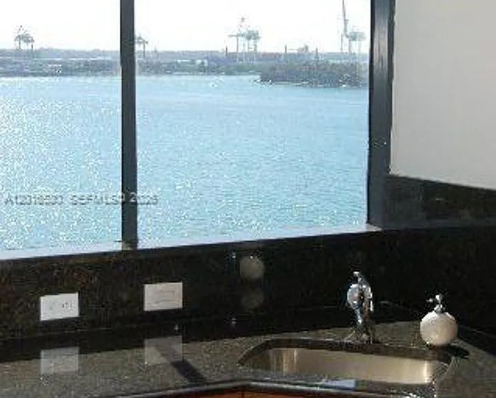 1330 West Ave #1104 — Photo 2