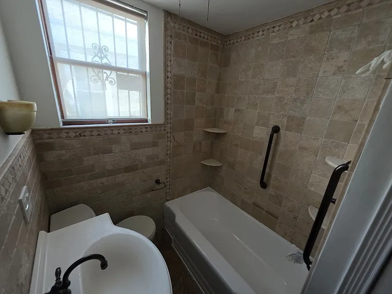 739 Clymer St — Photo 14