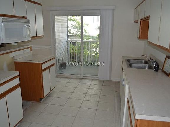 3rd image of 111 Somerset St #6
