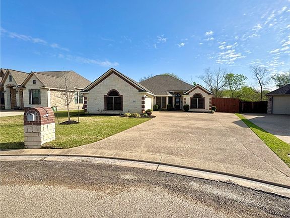 3rd image of 2433 Newark Cir