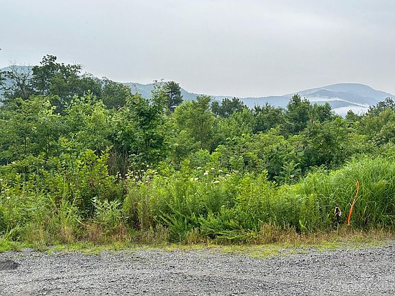 4th image of 71 Autumn View Dr