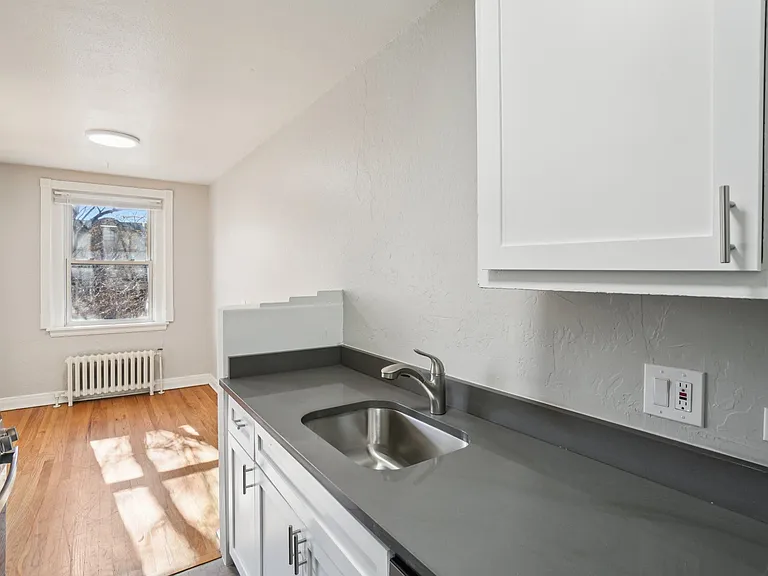 1000 N Sherman St — Photo 9