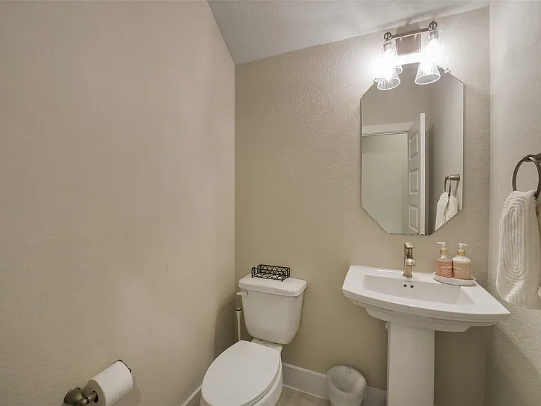 23610 Iris Field Ct — Photo 20