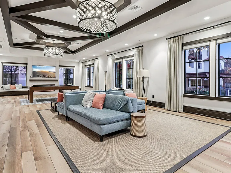 Marisol Apartments — Photo 25