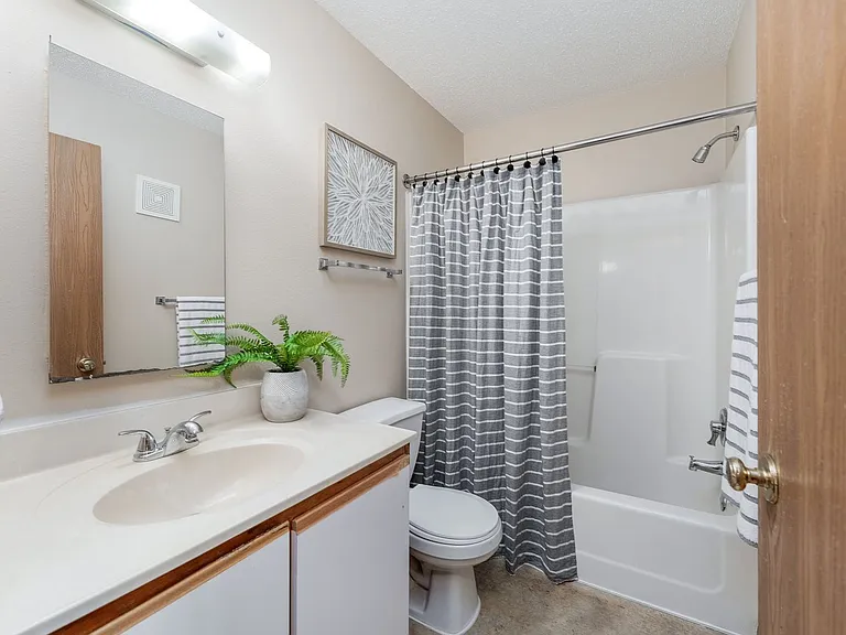 Eastpointe Townhomes — Photo 14