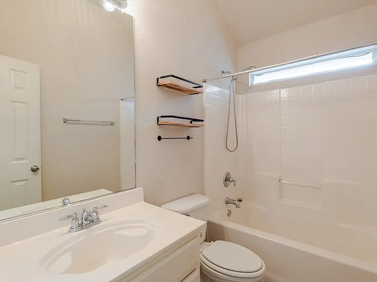 2720 Alpena Dr — Photo 16
