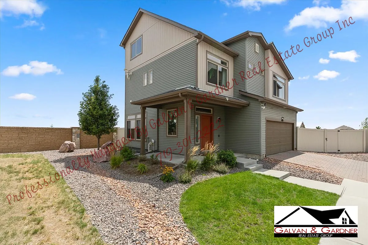 3 bed, 2.5 bath, 1932 sqft, $2,700 — Photo 2