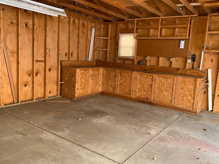 3105 W Auburn Rd — Photo 32