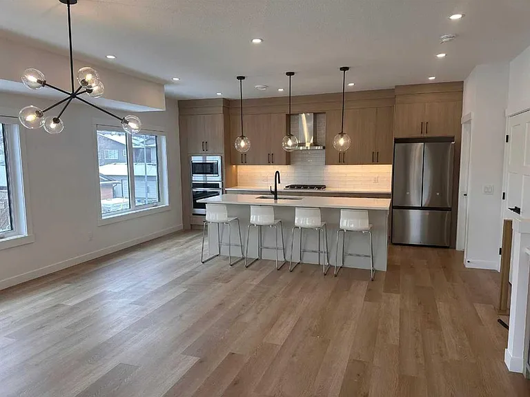 4744 Bowness Rd NW — Photo 8