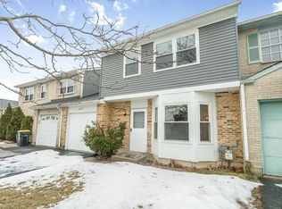 1452 Walnut Cir, Carol Stream, IL 60188