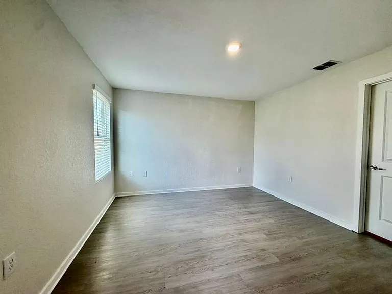 1402 Bertha Br — Photo 9
