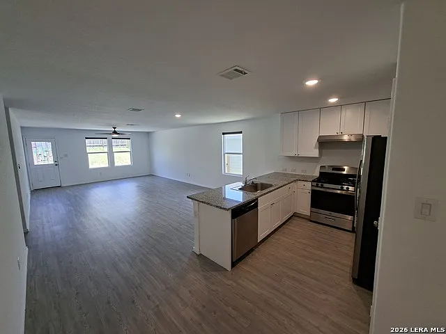 3 bed, 2.0 bath, 1464 sqft, $1,550 — Photo 4