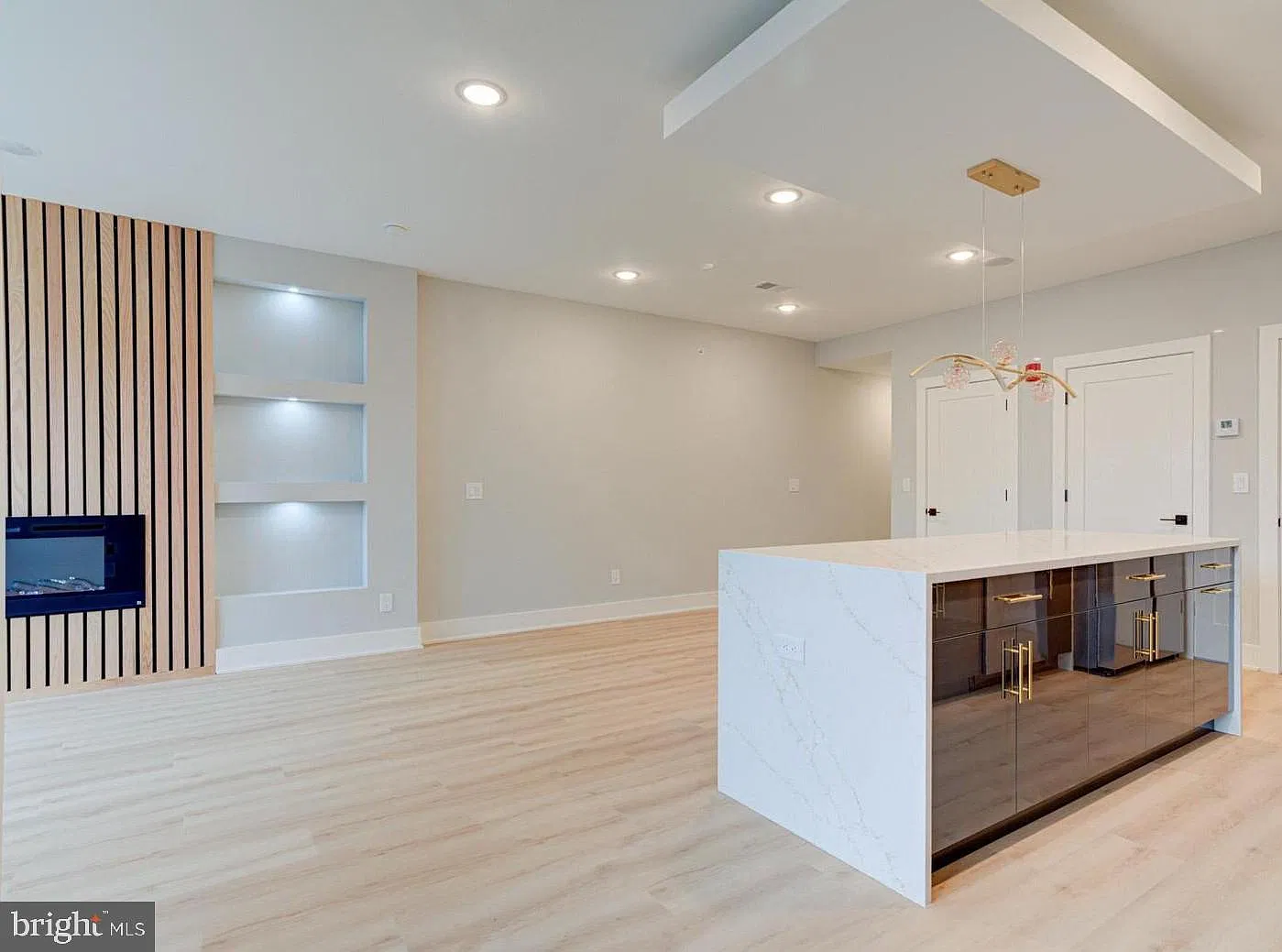 2 bed, 2.0 bath, 1200 sqft, $2,250 — Photo 2