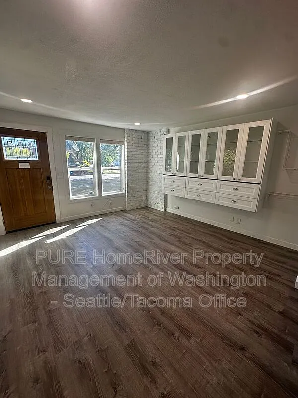 2 bed, 1.0 bath, 750 sqft, $1,900 — Photo 3