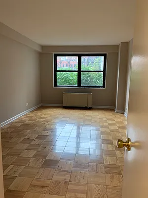 Rented by UES Management | media 25