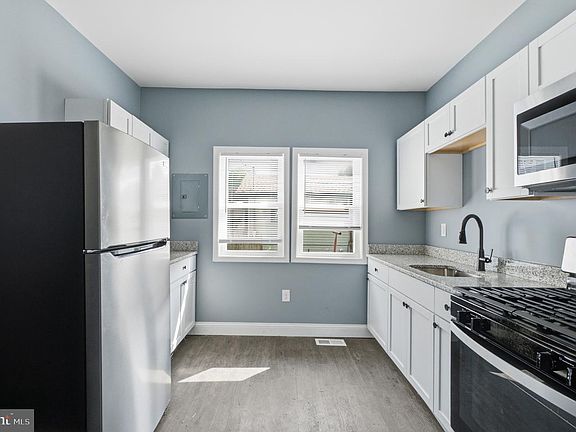 4th image of 40 Filmore St