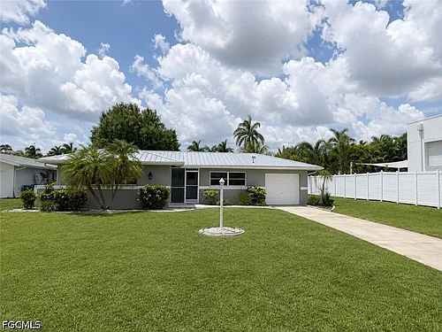 912 Dolphin Dr Photo 1