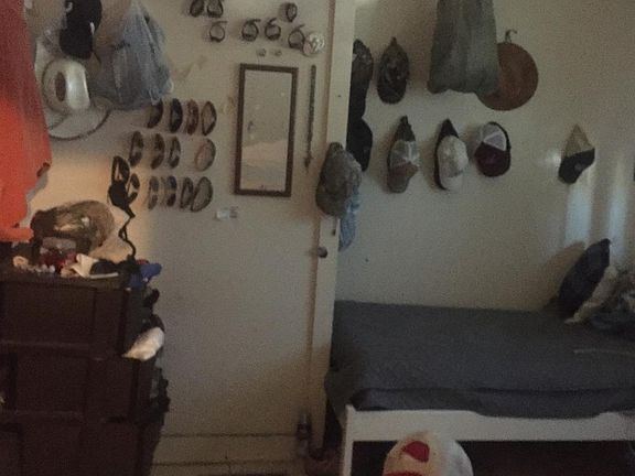 4th image of 822 Almond St