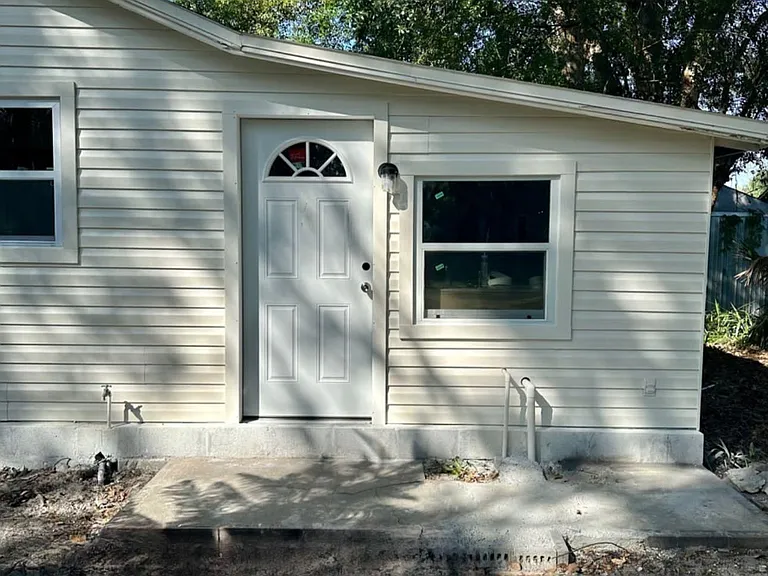 310 Cordova Rd — Photo 3