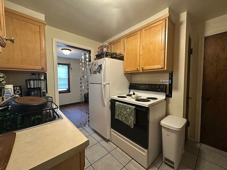 718-720 Dickinson Street — Photo 8