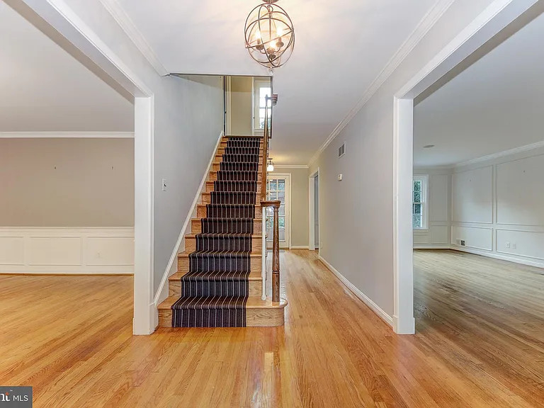 4509 Tournay Rd — Photo 6