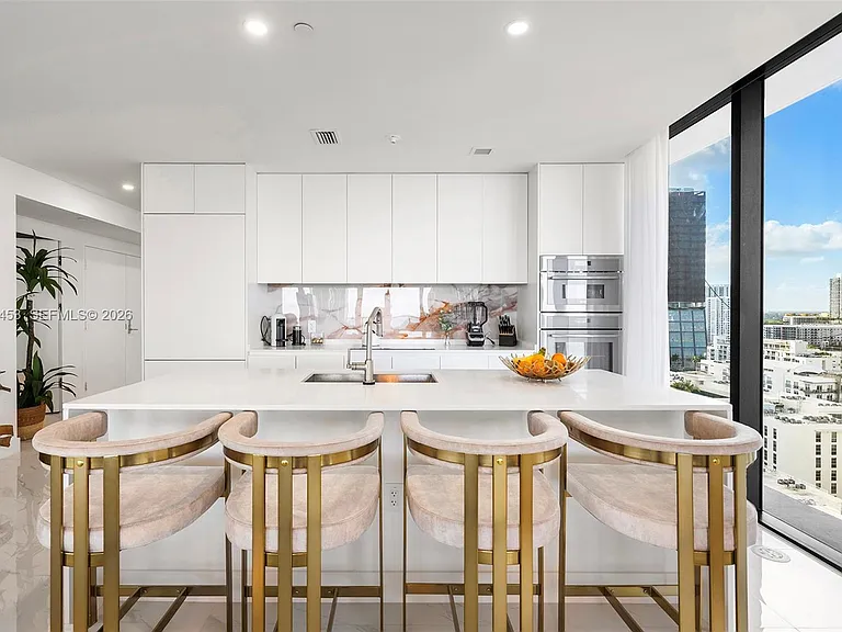 700 NE 24th St #1601 — Photo 5
