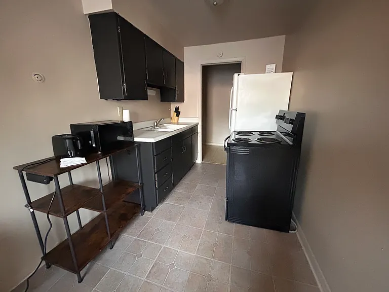 1124 Case Ct #1136 — Photo 3