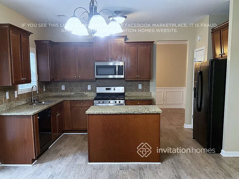 925 Lakeside Ct — Photo 7