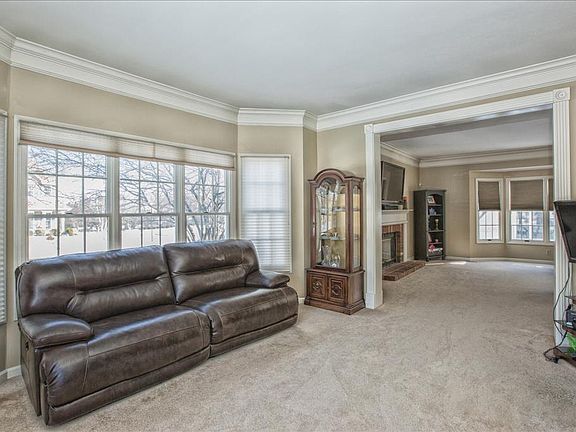 2nd image of 621 Arbor Haven Dr