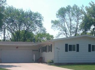 1914 Drees Dr, Grand Forks, ND 58201