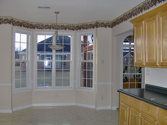 Light,Bright Eat in Kitchen