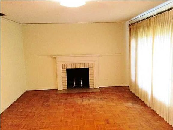 4th image of 821 Courtney St