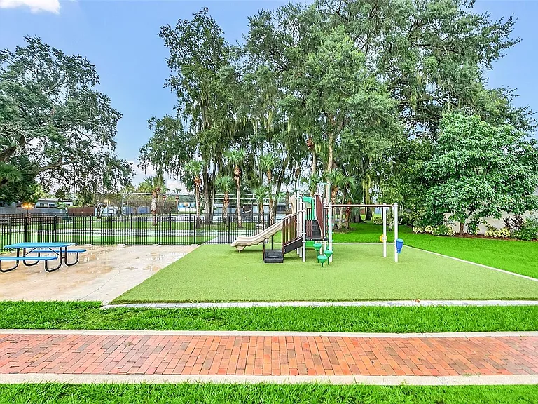 2300 Barbados Dr — Photo 36