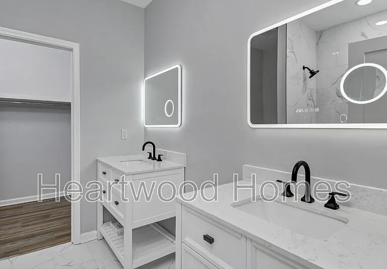 32 Roberson St — Photo 2