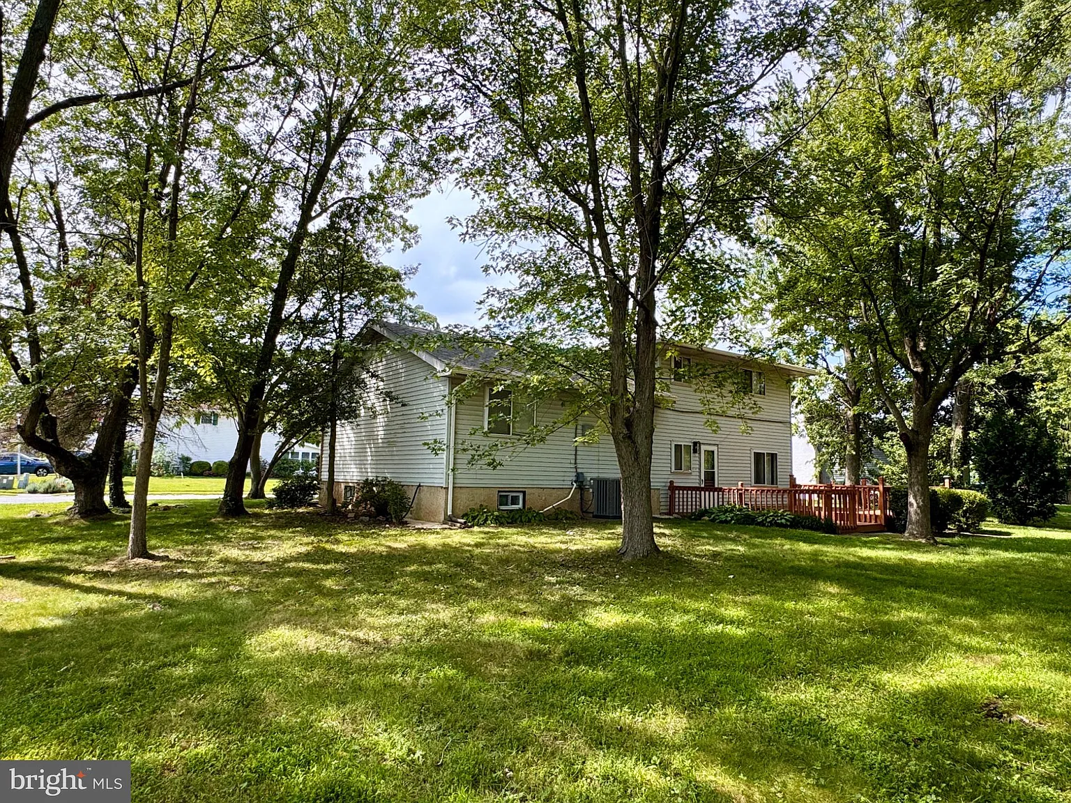 5 bed, 2.0 bath, 2306 sqft, $2,850 — Photo 3