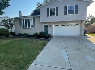 5686 Marine Pkwy, Mentor On The Lake, OH 44060