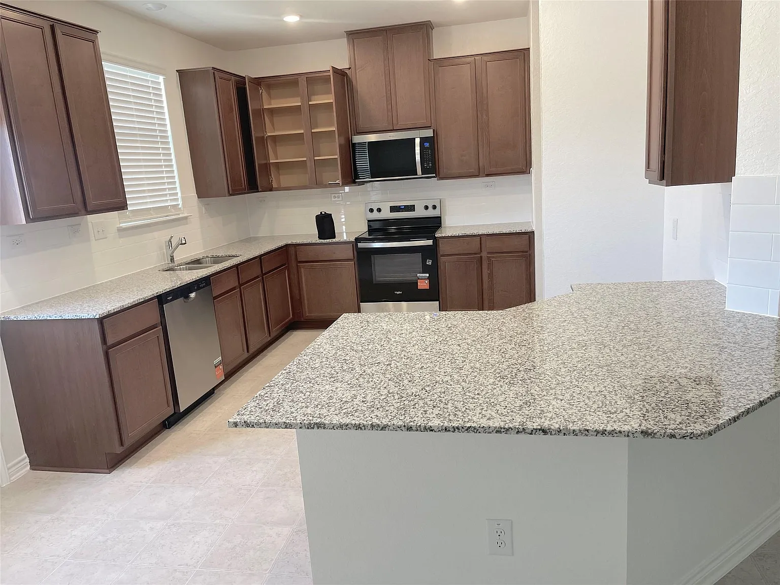 3 bed, 2.5 bath, 1676 sqft, $1,850 — Photo 3