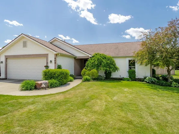 409 E 8th St, Brookston, IN 47923