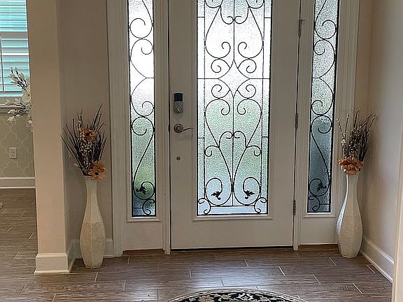 3rd image of 3075 Lucena Ln