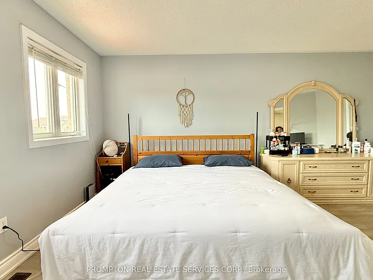 2037 Bur Oak Ave — Photo 23
