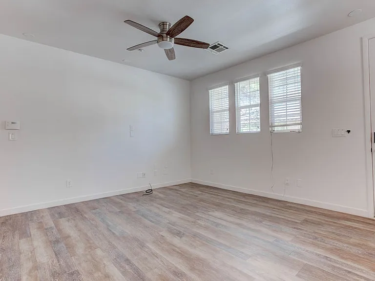 2049 Rockburne St — Photo 12