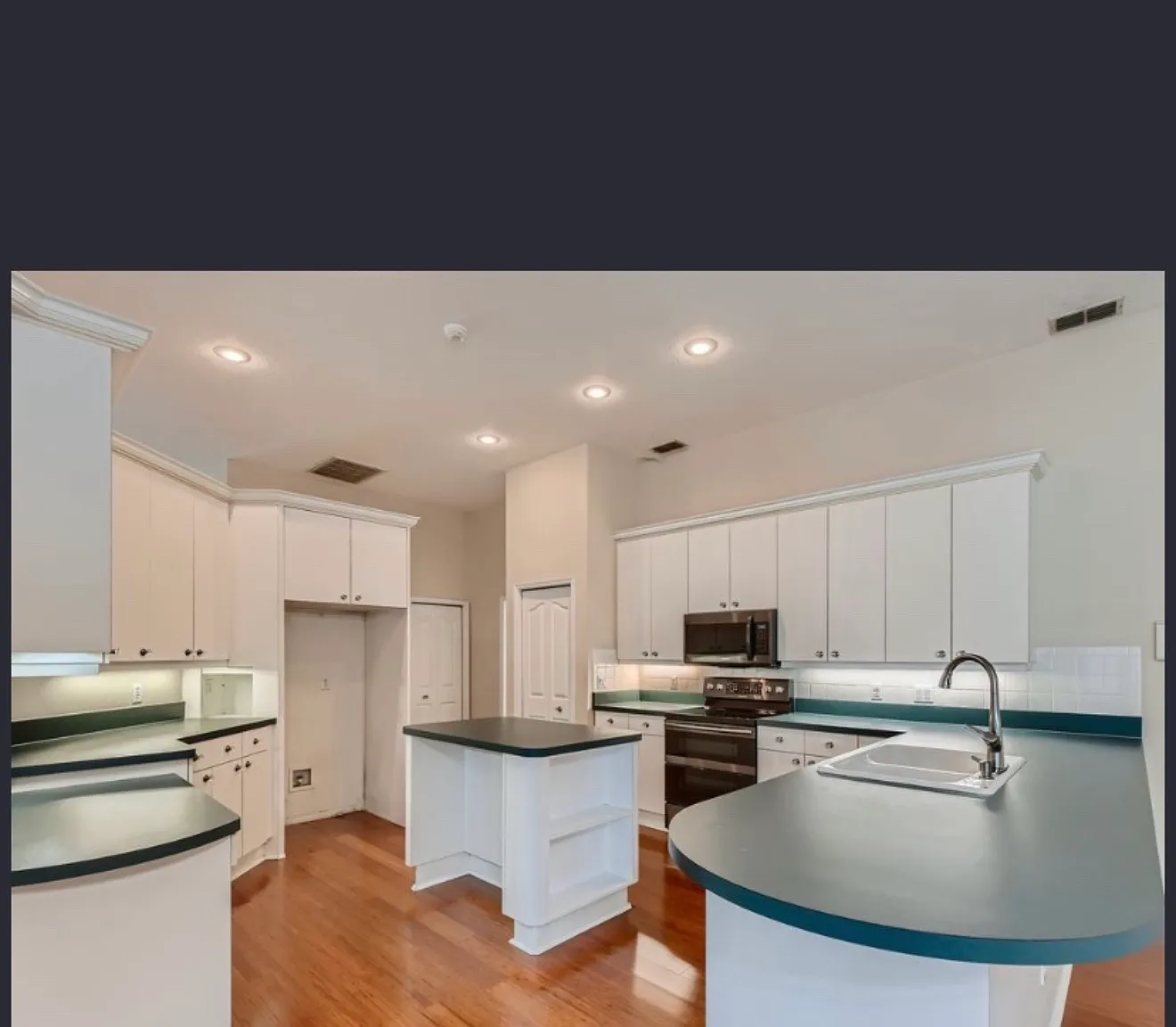 3 bed, 2429 sqft, $3,550 — Photo 3