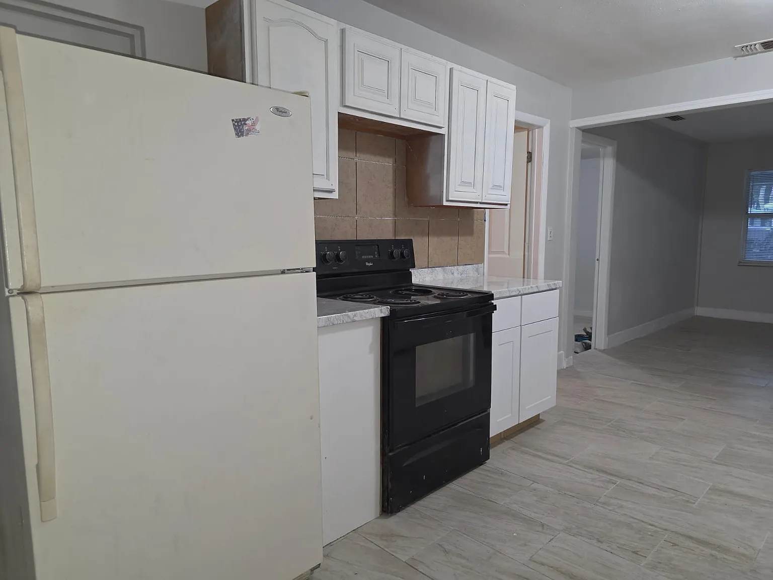 4 bed, 1008 sqft, $2,200 — Photo 3