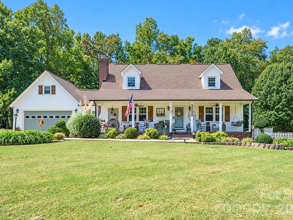 1st image of 2105 Valley View Ln