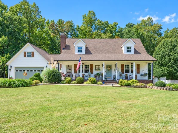 2105 Valley View Ln, Lincolnton, NC 28092