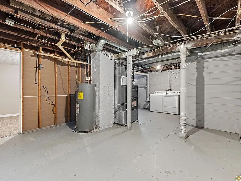 823 N H St — Photo 22