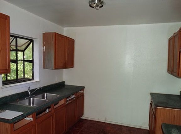 5th image of 1011 Stonewall St