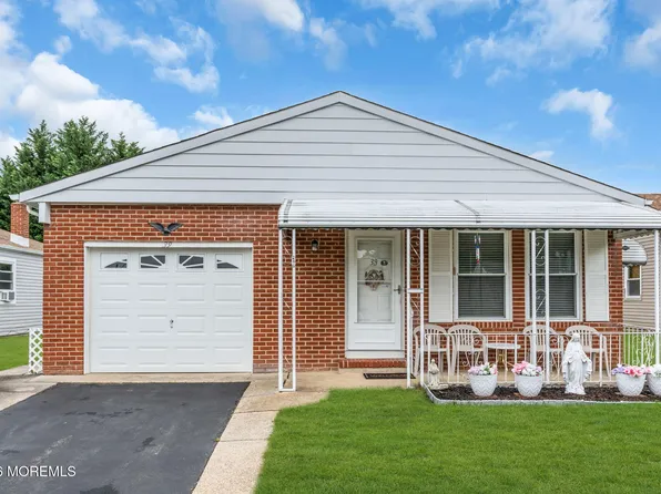 39 Innsbruck Drive, Toms River, NJ 08757