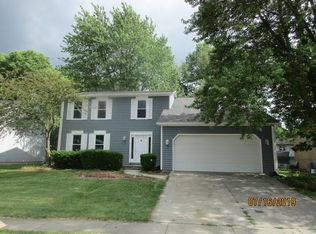 902 Twin Lake Rd, Bloomington, IL 61704