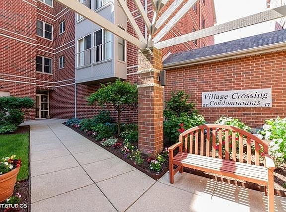 3rd image of 27 E Hattendorf Ave Unit 215